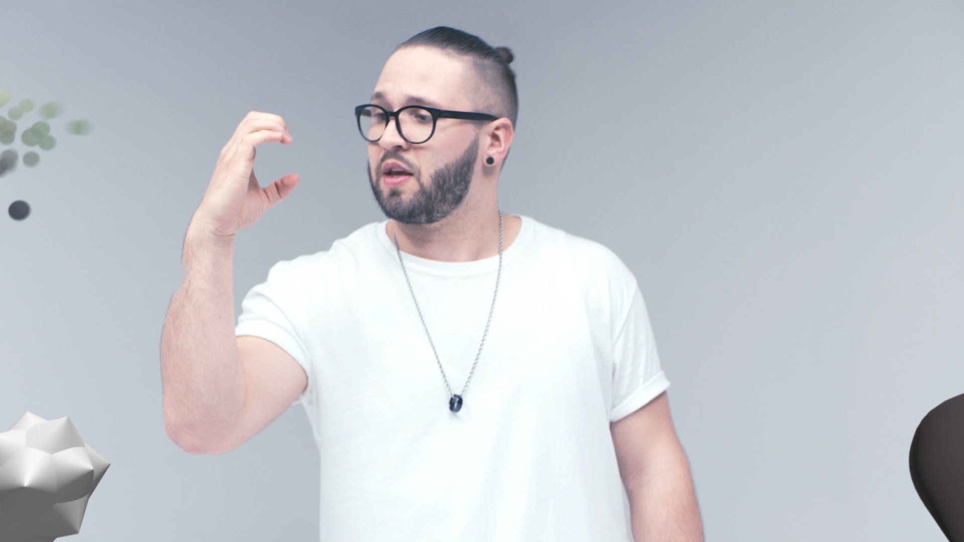 Andy Mineo Releases Innovative Visual For “Hear My Heart” During #IWD2016